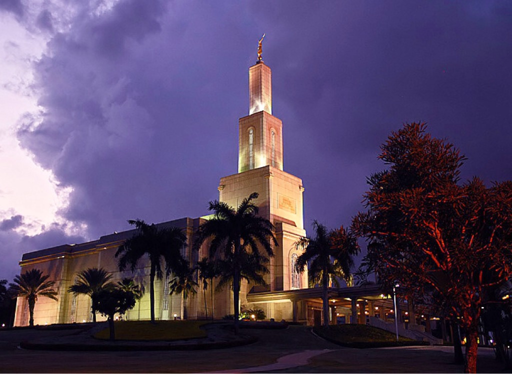 Санто доминго. Санто Доминго вечером. Santo Domingo Dominican Republic Temple. Церковь Святого Николаса Доминиканская Республика. Город Санта Доминго мечети.