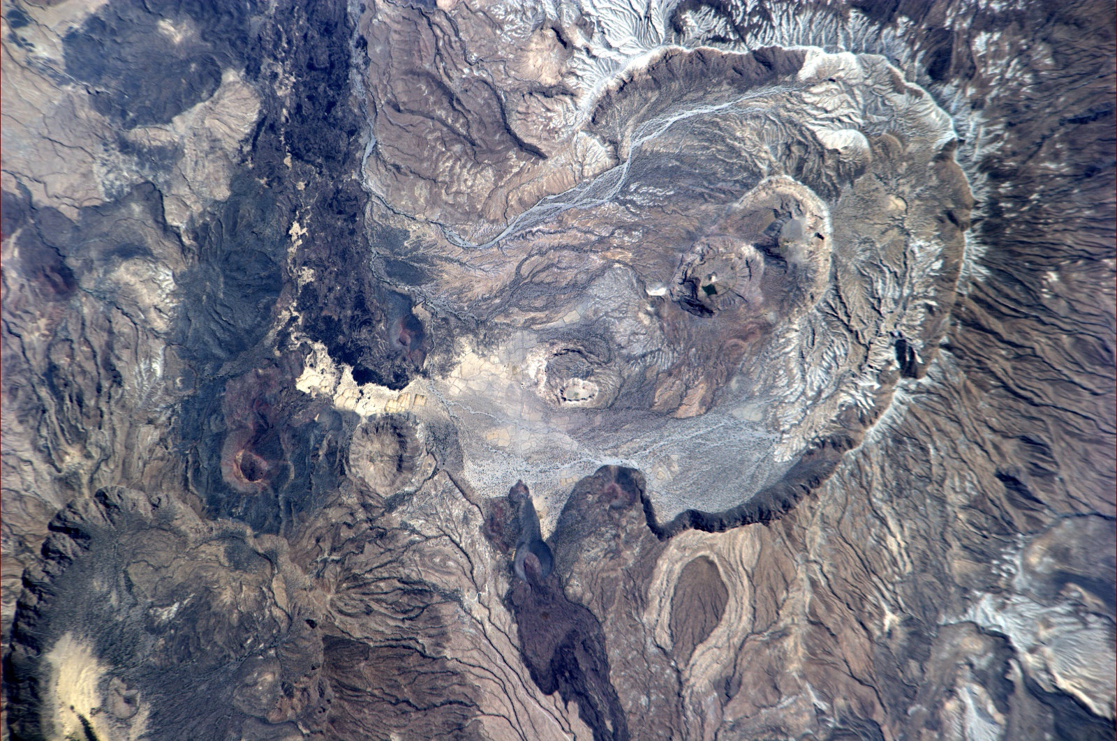Йеллоустонская кальдера фото из космоса